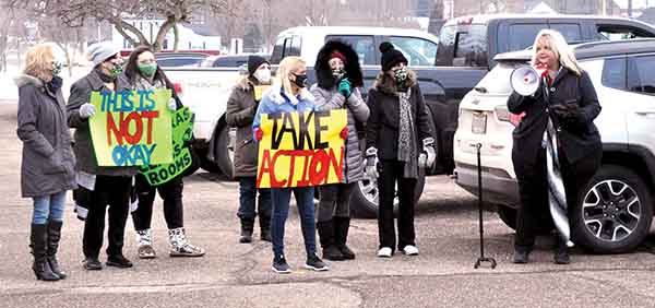 Spartans stand up for student in stapling incident | News, Sports, Jobs - Vimarsana News